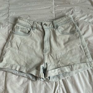 urban, light washed women’s high rise shorts